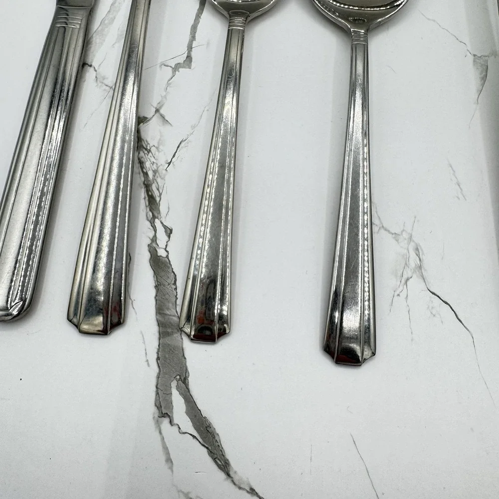 Vintage Wallace Bros Stainless Flatware Set WAS32 USA 32pc w Serving Spoons